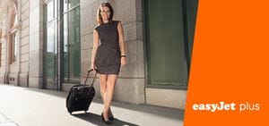 Femme avec une valise